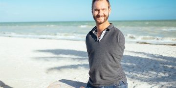 হাত-পা বিহীন এক  অপ্রতিরোধ্য যোদ্ধা নিক ভুজিসিক-সফল উদ্যোক্তা