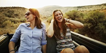 বিজ্ঞানীরা ব্যাখ্যা করেছেন কেন স্মার্ট মানুষেরা কম বন্ধু পছন্দ করেন!