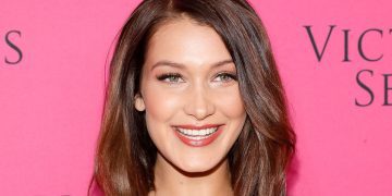 গোল্ডেন রেশিওর হিসেব নিকেশে শ্রেষ্ঠ সুন্দরী বেলা হাদিদ