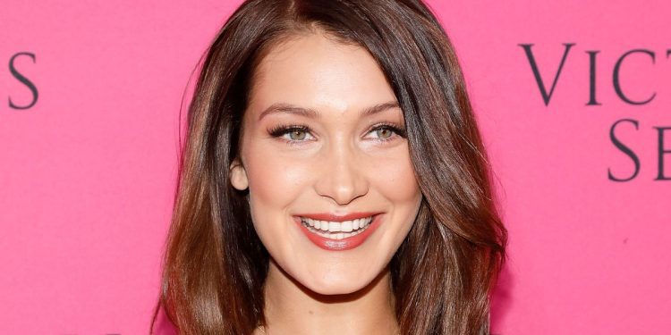 গোল্ডেন রেশিওর হিসেব নিকেশে শ্রেষ্ঠ সুন্দরী বেলা হাদিদ