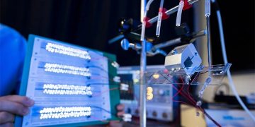 ১ টি বৃষ্টির ফোঁটা থেকে জ্বলবে ১০০ টি LED বাল্ব