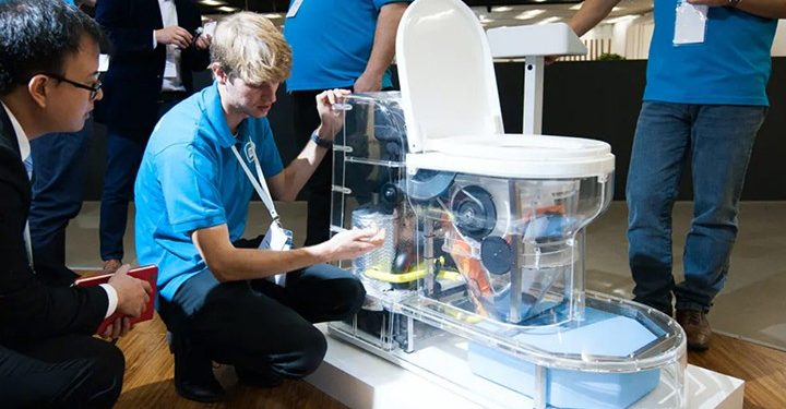 এসেছে “স্মার্ট টয়লেট”, আর্টিফিশিয়াল ইনটেলিজেন্সে পরীক্ষা হবে মল-মূত্র