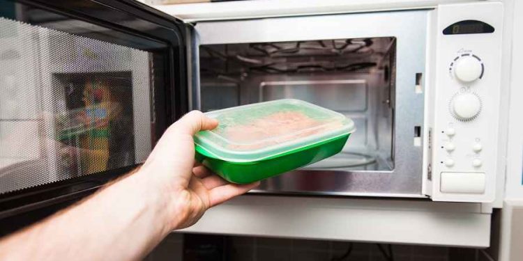 মাইক্রোওয়েভ ওভেন যখন নীরব ঘাতক