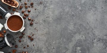 ফেলে দেওয়া গুঁড়ানো কফিবীজ কংক্রিট কে ৩০% শক্তিশালী করে